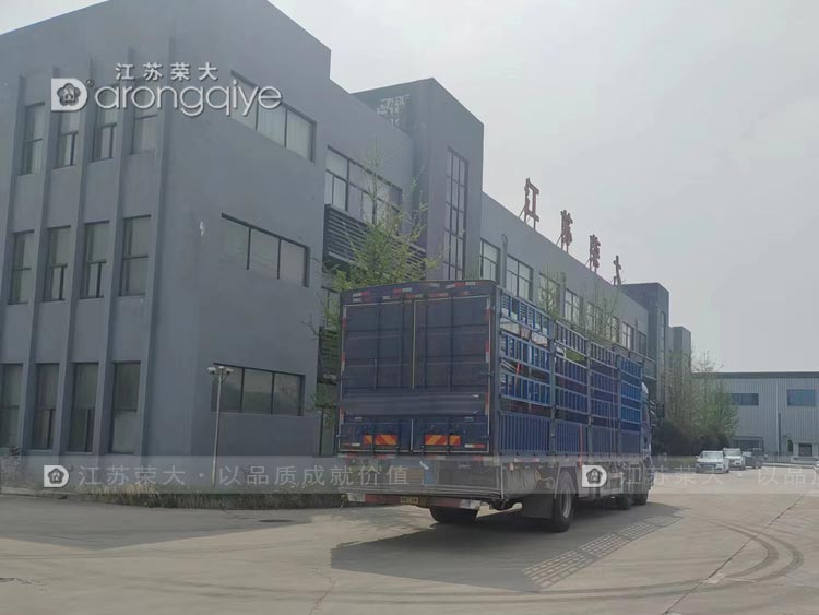 仿古公交站臺裝車完成