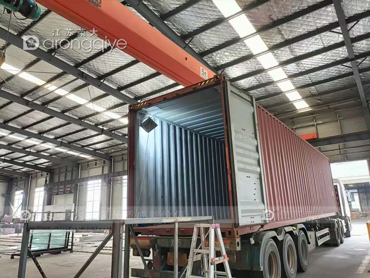 再啟航,第二批高品質(zhì)公交車(chē)站臺(tái)成功發(fā)往俄羅斯圖一